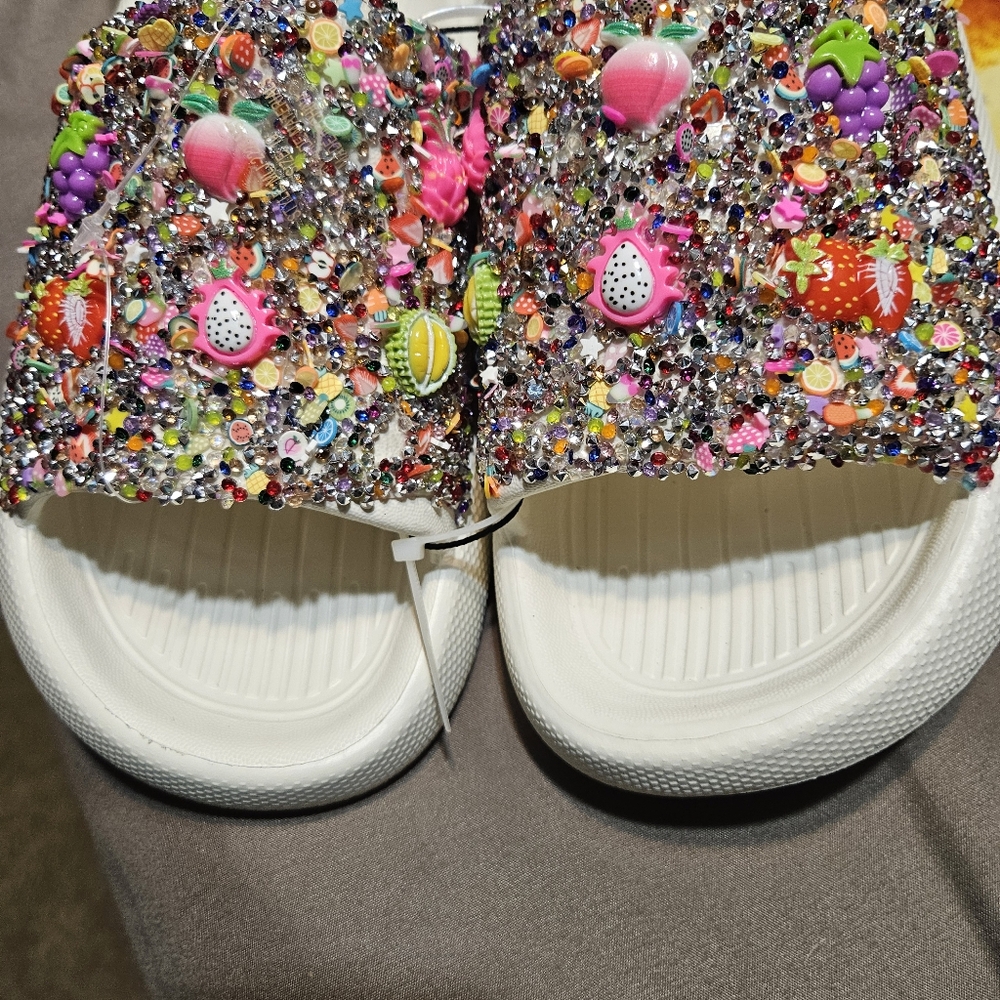 Beautiful Glittery Embedded Sea She Textured Ladies Core Slides with Grip Soles